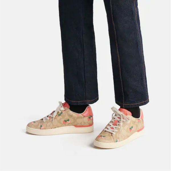 Tenis Coach #26 Clip Low Top Sneaker With Strawberry Print fresas